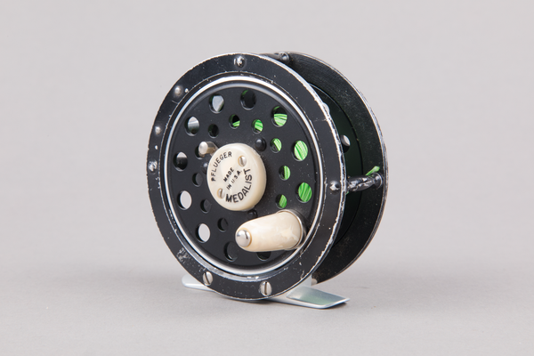 Pflueger Medalist 1492 Fly Fishing Reel. Round Line Guard. - Lacadives