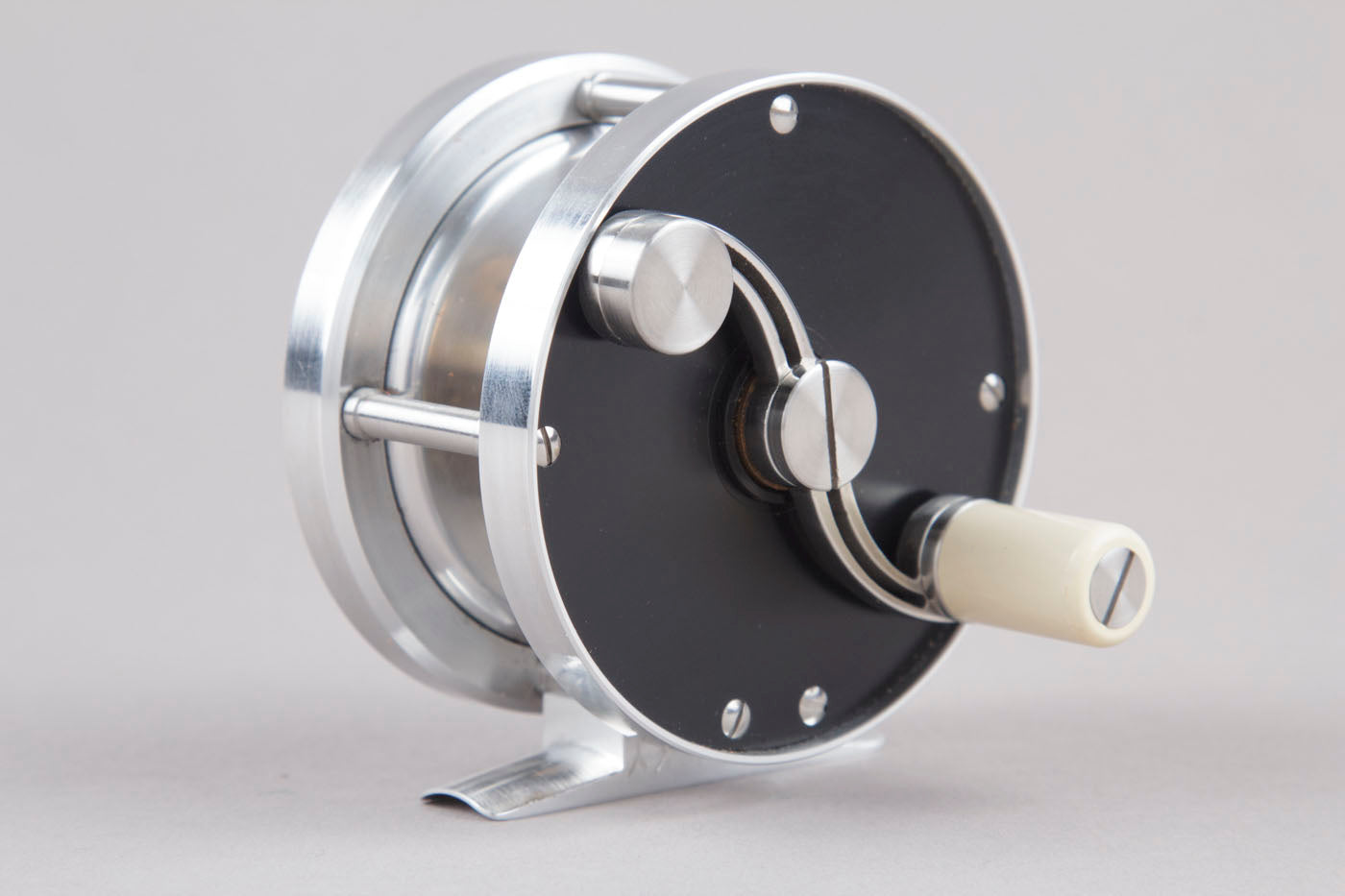 bench made fishing reel Schukken Design 6wt Titanium / PEI fly Uploads from BACK ON THE